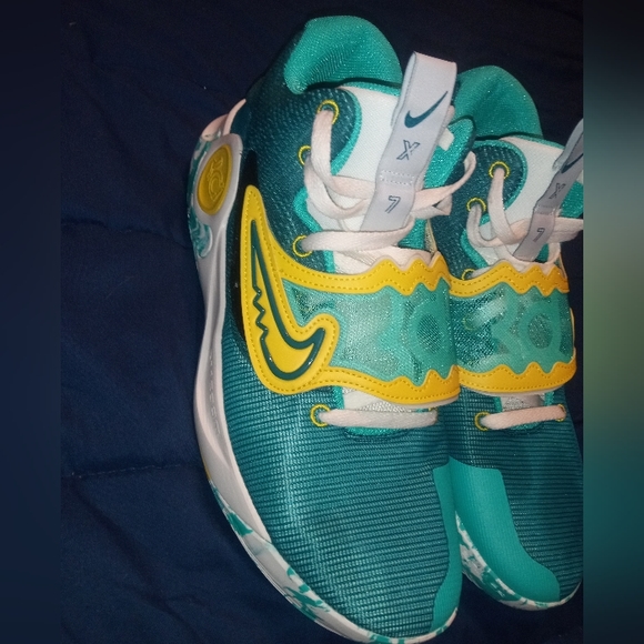 Nike shoes - Picture 4 of 15